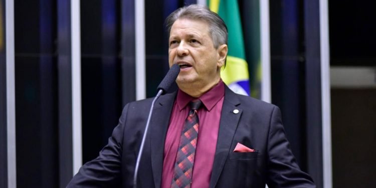 Deputado em palestra: “O PT jamais vai acabar com a pobreza”