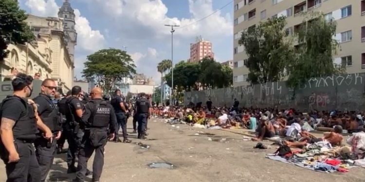 Polícia Civil e GCM realizam operação contra tráfico de drogas na Cracolândia