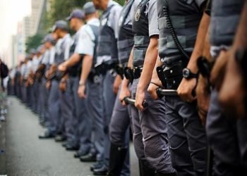 Criminosos atiraram em policial depois de reconhecerem agente em lava rápido