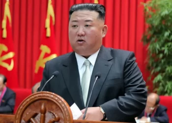 Coreia do Norte oficializa política nuclear na Constituição