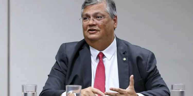 Dino afirma que PF apurará fake news sobre Lula e doações no RS