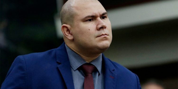 Abílio Brunini é expulso da CPMI e presidente suspende sessão