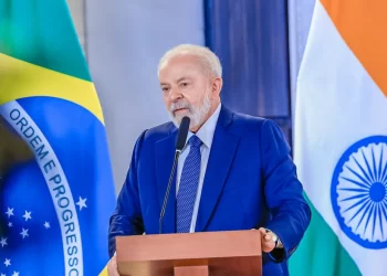Após dizer que Putin não seria preso no Brasil, Lula diminui tom