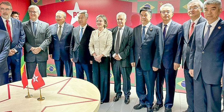 PT assina acordo de cooperação com o Partido Comunista da China