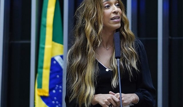 Erika Hilton acusa Pastor Isidório de transfobia e pede indenização de R$ 3 milhões