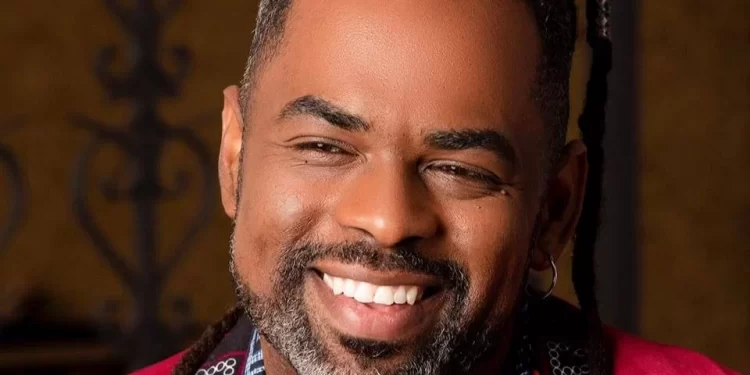 Manoel Soares diz que negros deveriam ganhar mais que brancos.