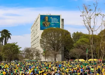 TSE retoma julgamento de Bolsonaro nesta quinta-feira