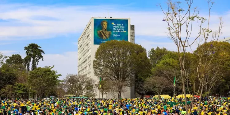 TSE retoma julgamento de Bolsonaro nesta quinta-feira