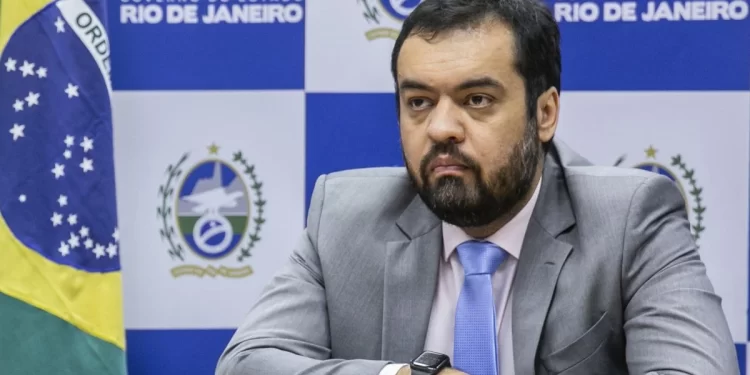 Governador do Rio liga para ministro da defesa e diz que forças armadas precisam ajudar o estado: “as facções dominaram o estado”