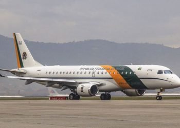 Governo Lula coloca sob sigilo voos da FAB para ministros do STF