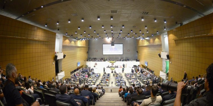 Alesp aprova projeto de Tarcísio para anistiar multas pelo não uso de máscara na pandemia