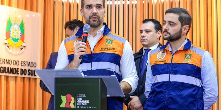 Calamidade no RS: Eduardo Leite vai a show de Ivete e é criticado
