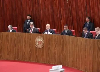 TSE rejeita 3 ações da esquerda contra Bolsonaro