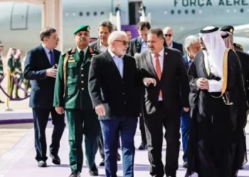 Lula desembarca na Arábia Saudita para reunião com príncipe herdeiro Mohammed bin Salman