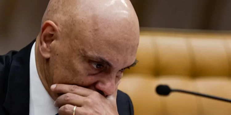 PF e advogado apontam erro em decisão de Moraes sobre condenado pelo 8 de Janeiro.