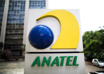 Decisão da Anatel pode acabar com lojas da Vivo, Tim e Claro no Brasil