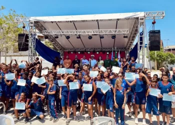 Projeto Agente do Futuro certifica 250 alunos da rede municipal de ensino de Arraial