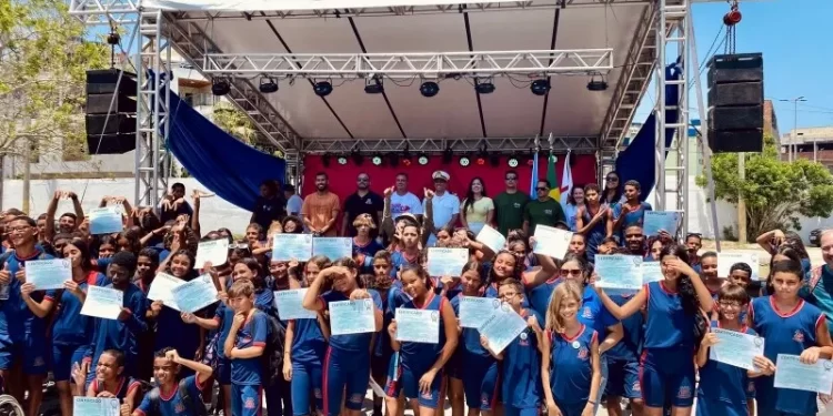 Projeto Agente do Futuro certifica 250 alunos da rede municipal de ensino de Arraial