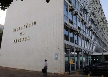 Ministério da Fazenda sugere para Lula veto total ao projeto que prorroga desoneração da folha