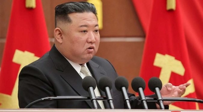 Kim Jong-un ameaça lançar ataque nuclear se provocado