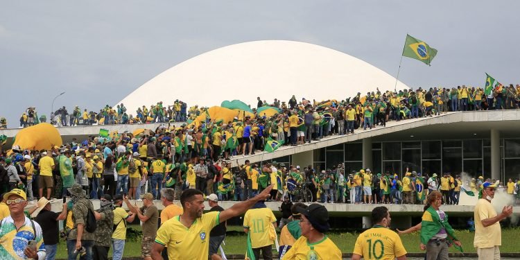 Lula vai excluir condenados no 8 de Janeiro do indulto natalino