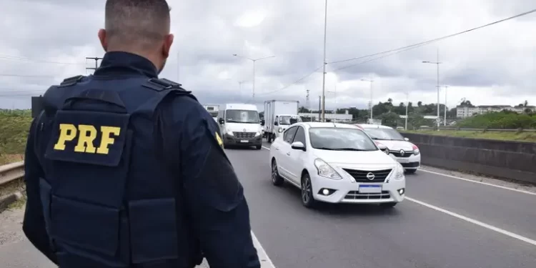 Governo Lula quer retirar conteúdo militar de cursos deformação da PRF