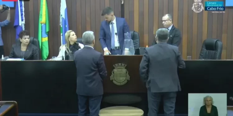 Câmara de Cabo Frio reprova contas de 2017, de Marquinho Mendes