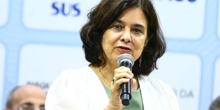 TCU pede que ministra da Saúde devolva R$ 11 milhões à União