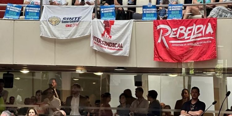 Ana Campagnolo e suas filhas são ameaçadas por sindicalistas na Alesc