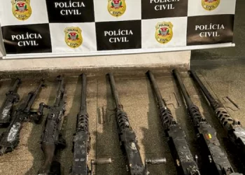 Exército e Polícia do RJ negociaram com facção devolução de 10 das 21 armas furtadas de quartel em SP, diz documento