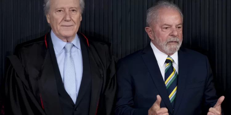 Lula anuncia Ricardo Lewandowski como ministro da Justiça