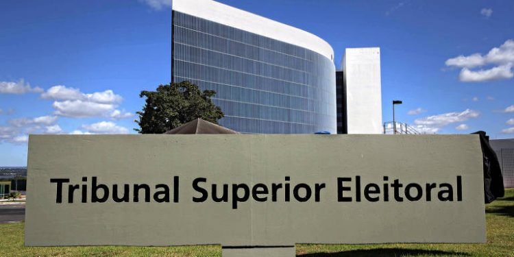 Candidatos brancos que ‘mudem de cor’ em auto declaração podem sofrer punição, cogita TSE