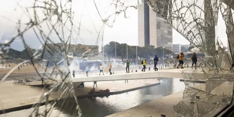 Governo deve gastar R$ 8 milhões em blindagem do Planalto