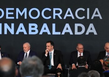 Mais da metade dos governadores não foi a ato do 8/1 no Congresso