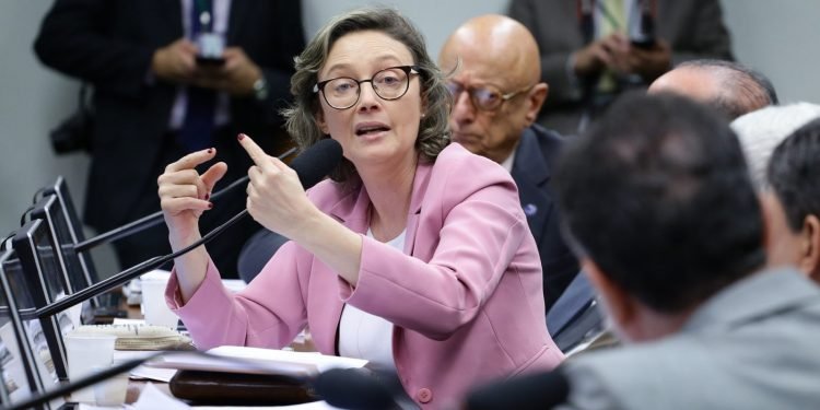 Juiz processa mais de 160 pelo uso da hashtag