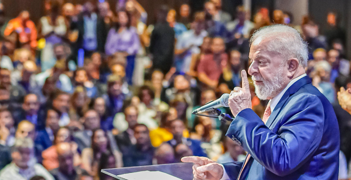 Após pressão, governo federal suspende reoneração da folha