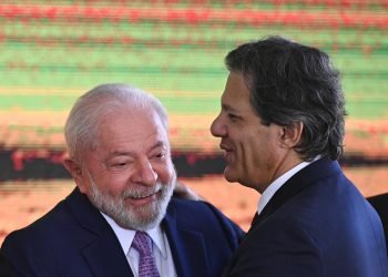 Receita Federal diz que imposto cobrado de super-ricos e paraísos fiscais rendeu R$ 4,1 bi