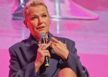 Marajó: Xuxa limita comentários no Instagram após ser cobrada