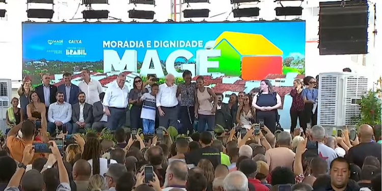 Lula: No Brasil, há pessoas que têm carro e casa sem necessidade, enquanto outras não possuem nenhum dos dois