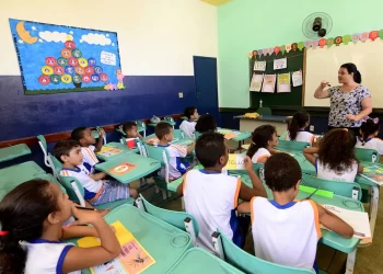 Alunos comemoram início do ano letivo em Nova Iguaçu