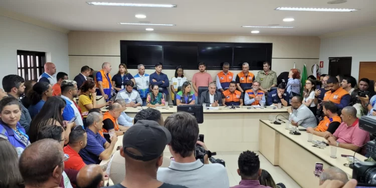 Autoridades se reúnem em Japeri para tratar sobre tragédia das chuvas no Rio