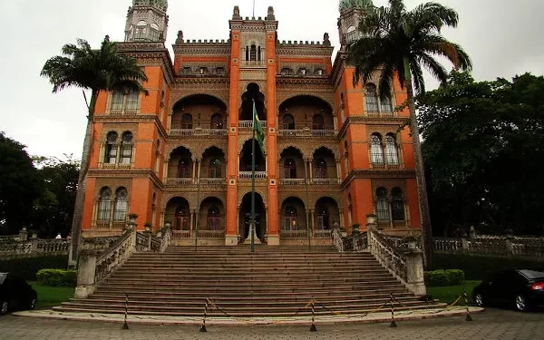 Fiocruz desvia verba da saúde indígena para bancar viagens de coordenador ao exterior