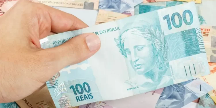Em abril, real desvaloriza mais que o peso argentino ante o dólar