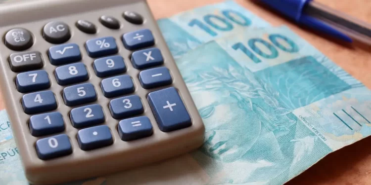 Governo quer implementar ‘imposto do pecado’ em carro, refrigerante, petróleo e minério