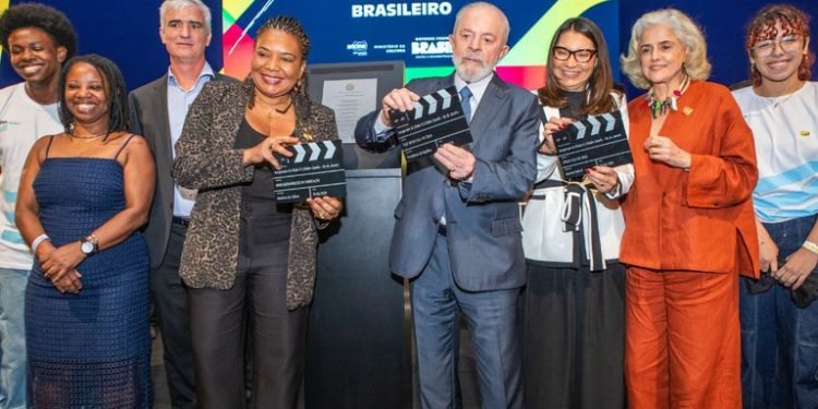 Lula diz que “Artista, cinema e novela” não são para “Ensinar Put4ria”