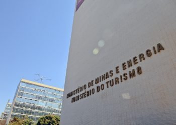 Volta do horário de verão vai ser decidida na próxima terça-feira, diz ministro