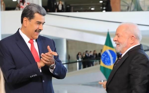 PT reconhece vitória de Maduro ao assinar resolução do Foro de São Paulo