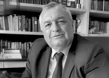 Ex-presidente da OAB é morto a tiros após deixar neto na escola