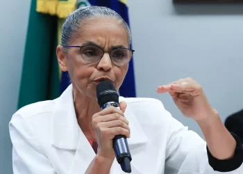 ‘Marina das Cinzas’: ida de ministra à Câmara é marcada por críticas