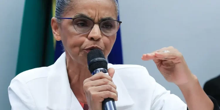 ‘Marina das Cinzas’: ida de ministra à Câmara é marcada por críticas